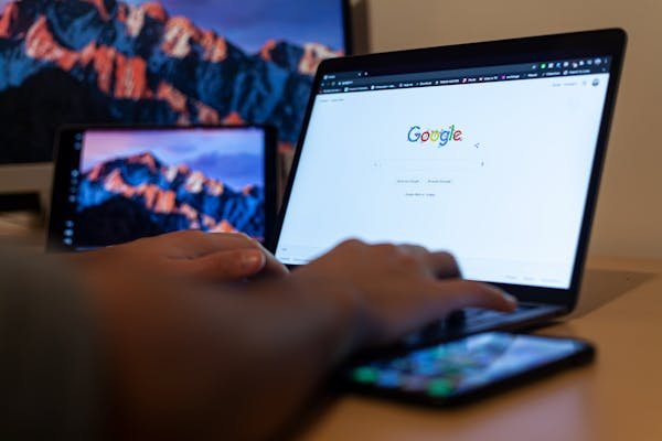 Faire appel à un consultant google ads en 2025 : un atout clé