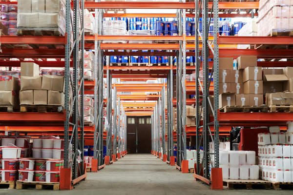 Racks à palettes pour stockage : optimiser votre espace efficacement